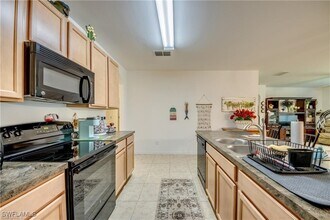 2301 SW 38th Terrace in Cape Coral, FL - Building Photo - Building Photo