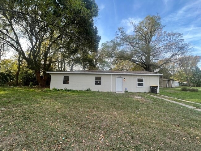 property at 3407 Rockwood Dr