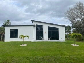 4320 30th Ave SE in Naples, FL - Building Photo - Building Photo