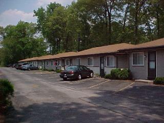 Creekwood Apartments in Holland, OH - Building Photo - Building Photo