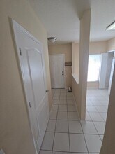 1230 Throckmorton Dr in Zephyrhills, FL - Building Photo - Building Photo