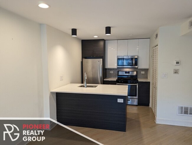 property at 944 W Grace St