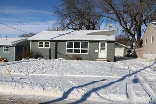 3008 E 15th St in Sioux Falls, SD - Building Photo