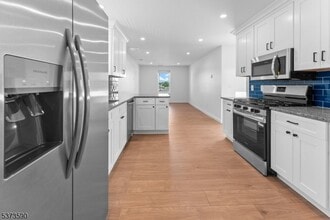 65 Anderson St in Raritan, NJ - Building Photo - Building Photo