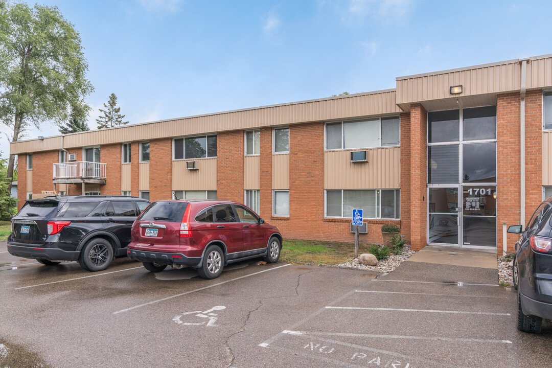 Tiki Apartments in Bloomington, MN - Building Photo