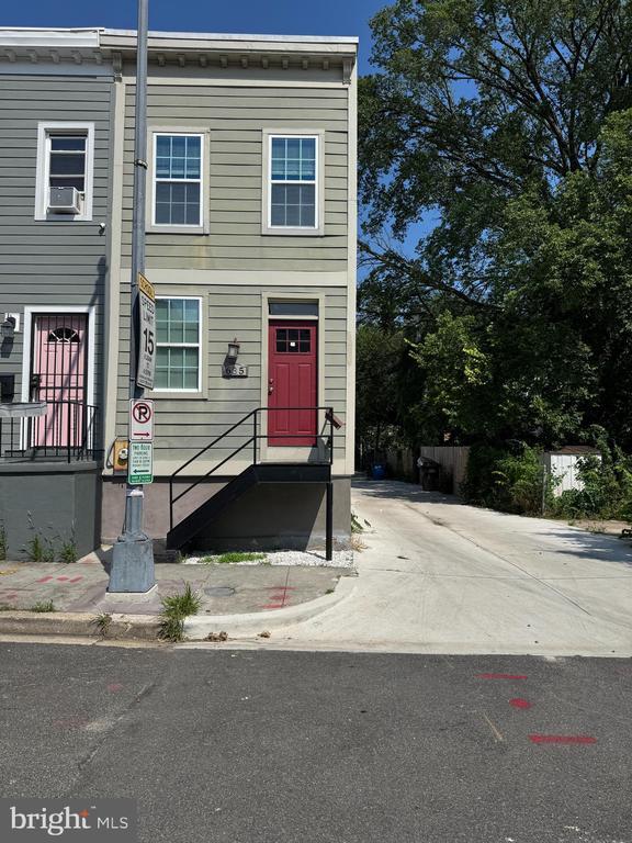 property at 635 20th St NE