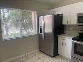 854 NW 208th Dr in Pembroke Pines, FL - Building Photo - Building Photo
