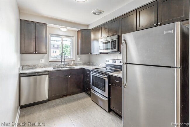 1909 Gardenia Ave in Royal Oak, MI - Building Photo - Building Photo