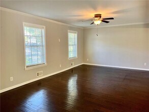 3211 Flamingo Dr in East Point, GA - Building Photo - Building Photo