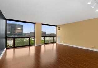 4343 N Clarendon Ave, Unit 613 in Chicago, IL - Building Photo - Building Photo