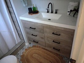 368 Tihami Rd in Venice, FL - Building Photo