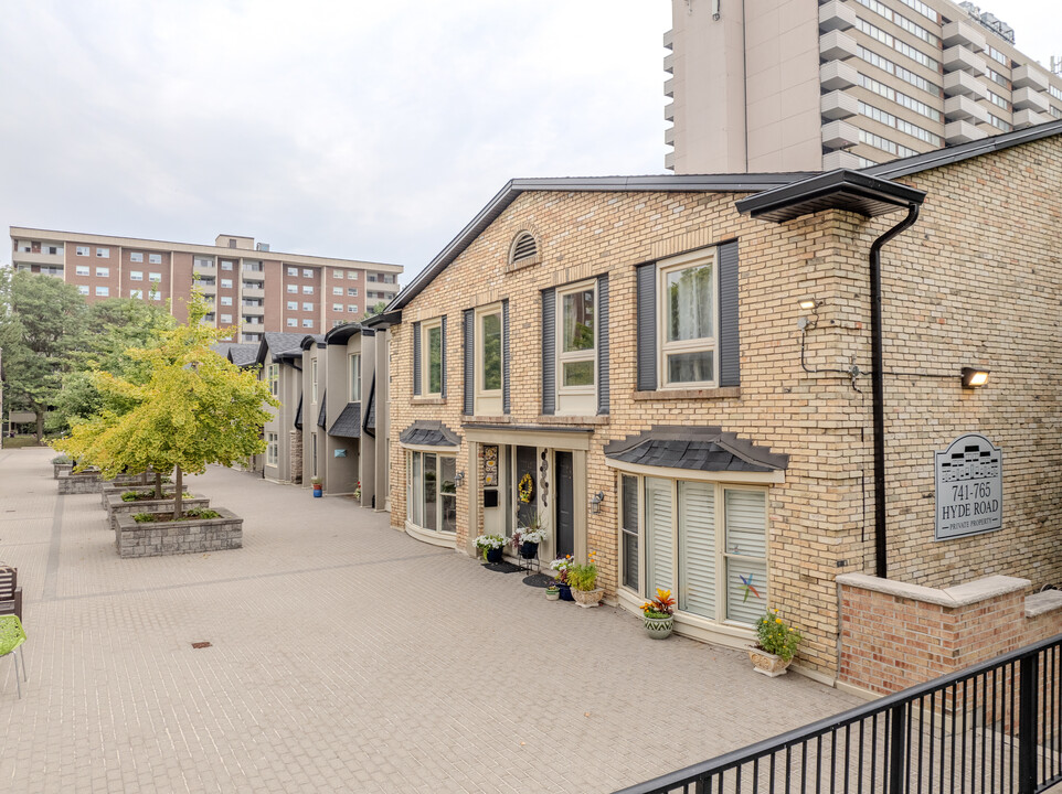 Westminster Place in Burlington, ON - Building Photo