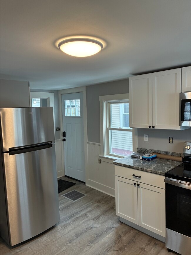 14 Rochester St, Unit #3 in Berwick, ME - Building Photo - Building Photo