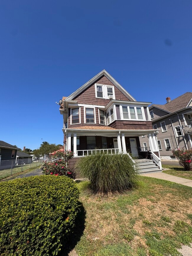 29 Bowe Ave in Stratford, CT - Foto de edificio - Building Photo