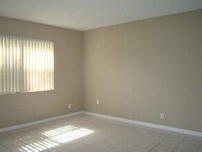 1225 Riverside Dr in Coral Springs, FL - Building Photo - Building Photo