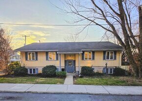 63 Terrace Ave, Unit 4 in Ephrata, PA - Building Photo