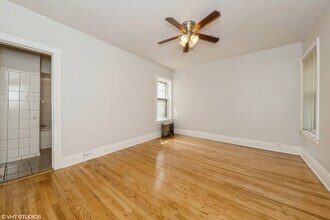 6815 S Crandon Ave in Chicago, IL - Building Photo - Building Photo