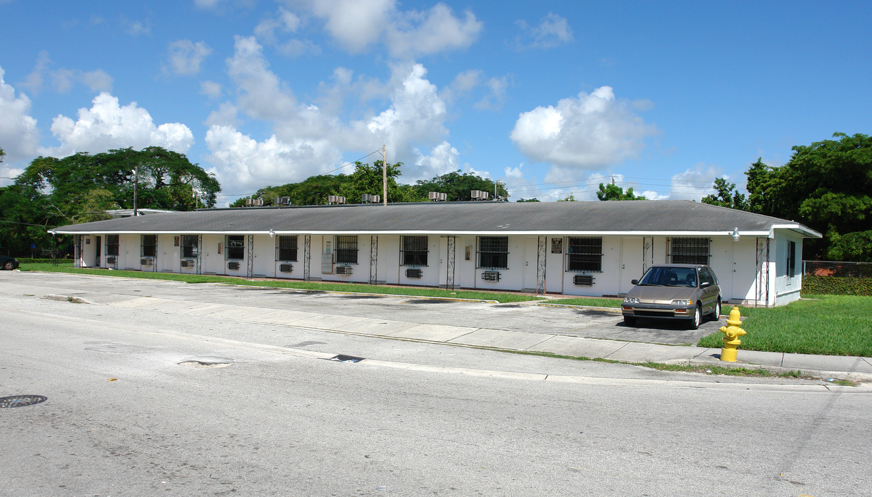 Bowery Evans Apartments in Miami, FL - Building Photo