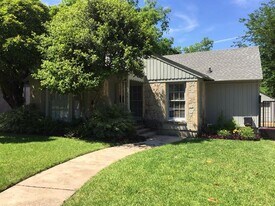 5811 Palm Ln in Dallas, TX - Building Photo