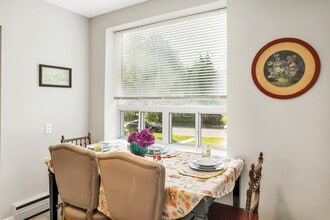 2158 Lilnan Ct in Burlington, ON - Building Photo - Building Photo