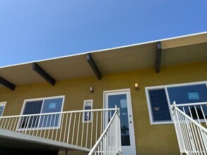 2325 Kansas Ave, Unit Ed in Santa Monica, CA - Building Photo - Building Photo