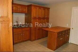 1112 N Indian Ln in Independence, MO - Building Photo - Building Photo