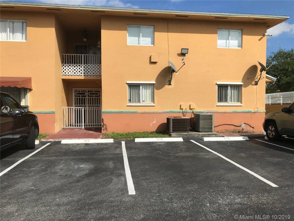2985 W 80th St-Unit -112 in Hialeah Gardens, FL - Building Photo