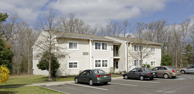 Rolling Pines Apartments in Browns Mills, NJ - Foto de edificio - Building Photo