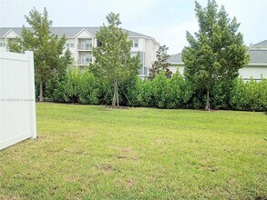 329 SE Crossoak Ln in Port St. Lucie, FL - Building Photo - Building Photo