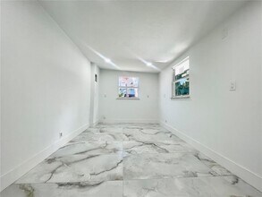 1649 NE 8th Ave in Fort Lauderdale, FL - Foto de edificio - Building Photo
