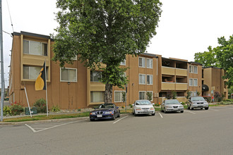 The Elms Apartments in Sacramento, CA - Building Photo - Building Photo