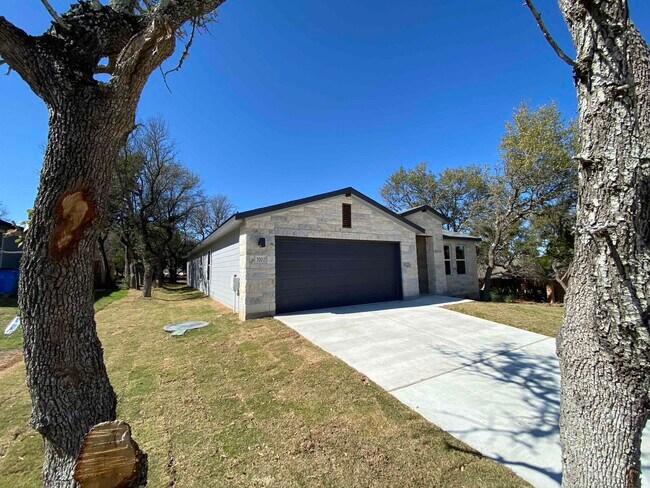 3702 Austin Cove in Lago Vista, TX - Building Photo - Building Photo