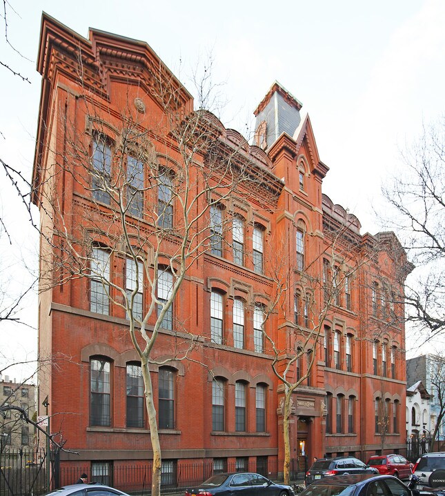 Cobble Heights Cooperative in Brooklyn, NY - Building Photo