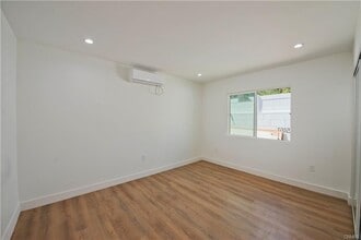 6962 Shoshone Ave in Van Nuys, CA - Foto de edificio - Building Photo