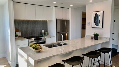 867 Hamilton St in Vancouver, BC - Building Photo - Building Photo