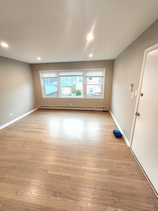 5910 W Gunnison St in Chicago, IL - Building Photo - Building Photo