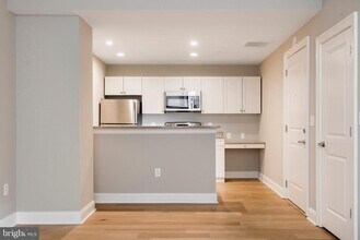 220 S 16th St in Philadelphia, PA - Building Photo - Building Photo