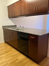 1740 Oak Ave, Unit 707 in Evanston, IL - Building Photo - Building Photo