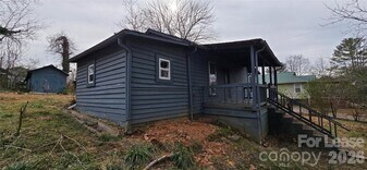 227 Brixton Pl SW in Lenoir, NC - Building Photo