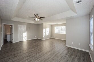 6846 Lakefield Forrest Dr in Riverdale, GA - Foto de edificio - Building Photo