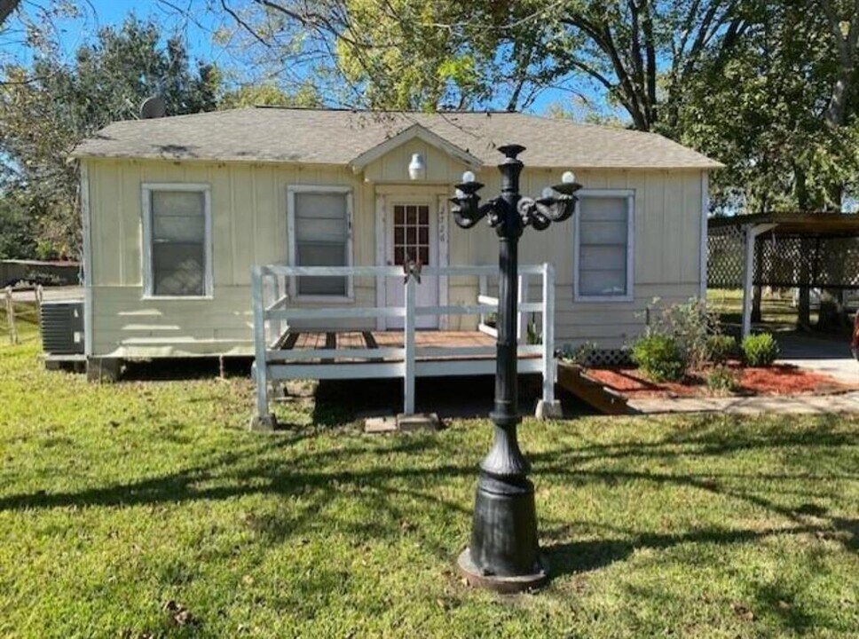 2726 Sinclair St in Pasadena, TX - Building Photo