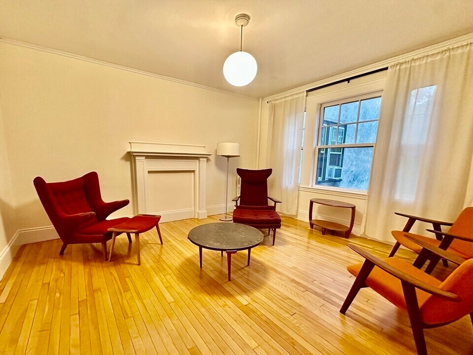 7 Centre St in Cambridge, MA - Building Photo