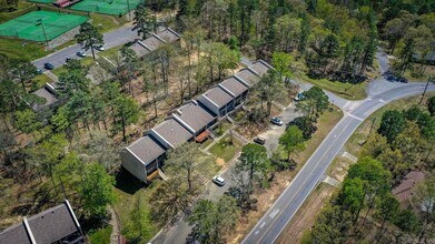 601 Dave Creek Pkwy in Fairfield Bay, AR - Foto de edificio - Building Photo