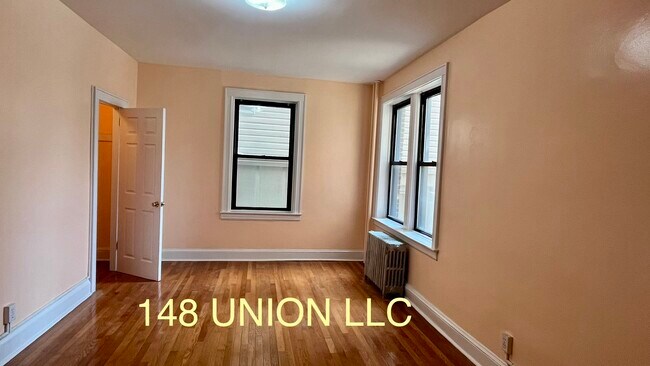 148 37th St, Unit 3A in Union City, NJ - Foto de edificio - Building Photo