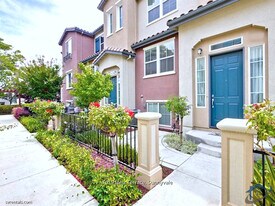 1019 Jena Ter in Sunnyvale, CA - Building Photo