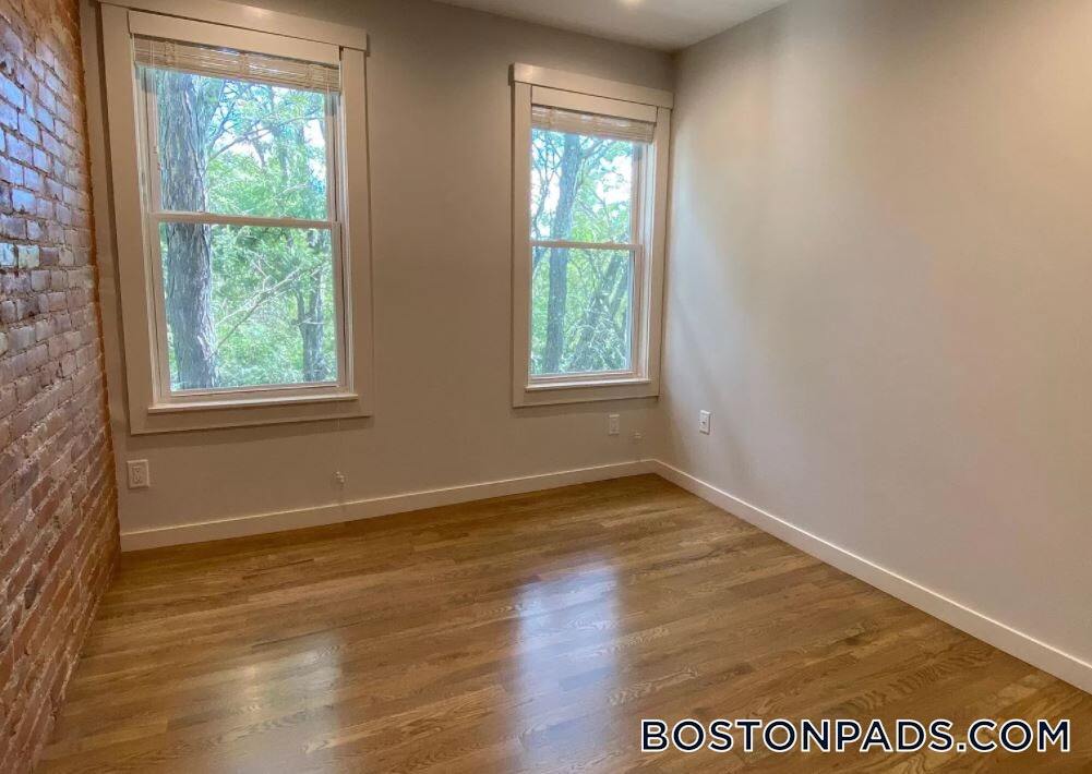 2 Belvidere Pl in Cambridge, MA - Building Photo