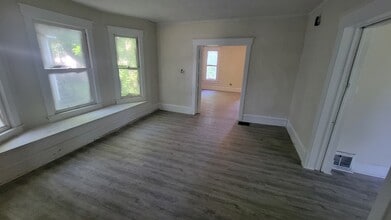 1107 N Hickory St in Champaign, IL - Foto de edificio - Building Photo