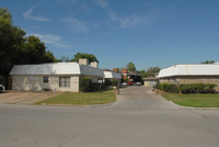 Glenwood Village Condominimums in Houston, TX - Foto de edificio - Building Photo