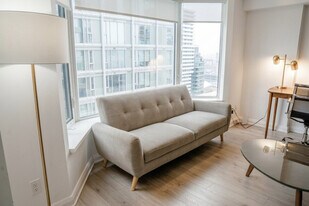 55 Avenue Rd, Unit SI ID1465889P in Toronto, ON - Building Photo
