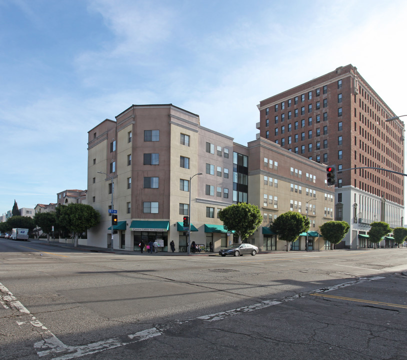 Crescent Village in Los Angeles, CA - Foto de edificio